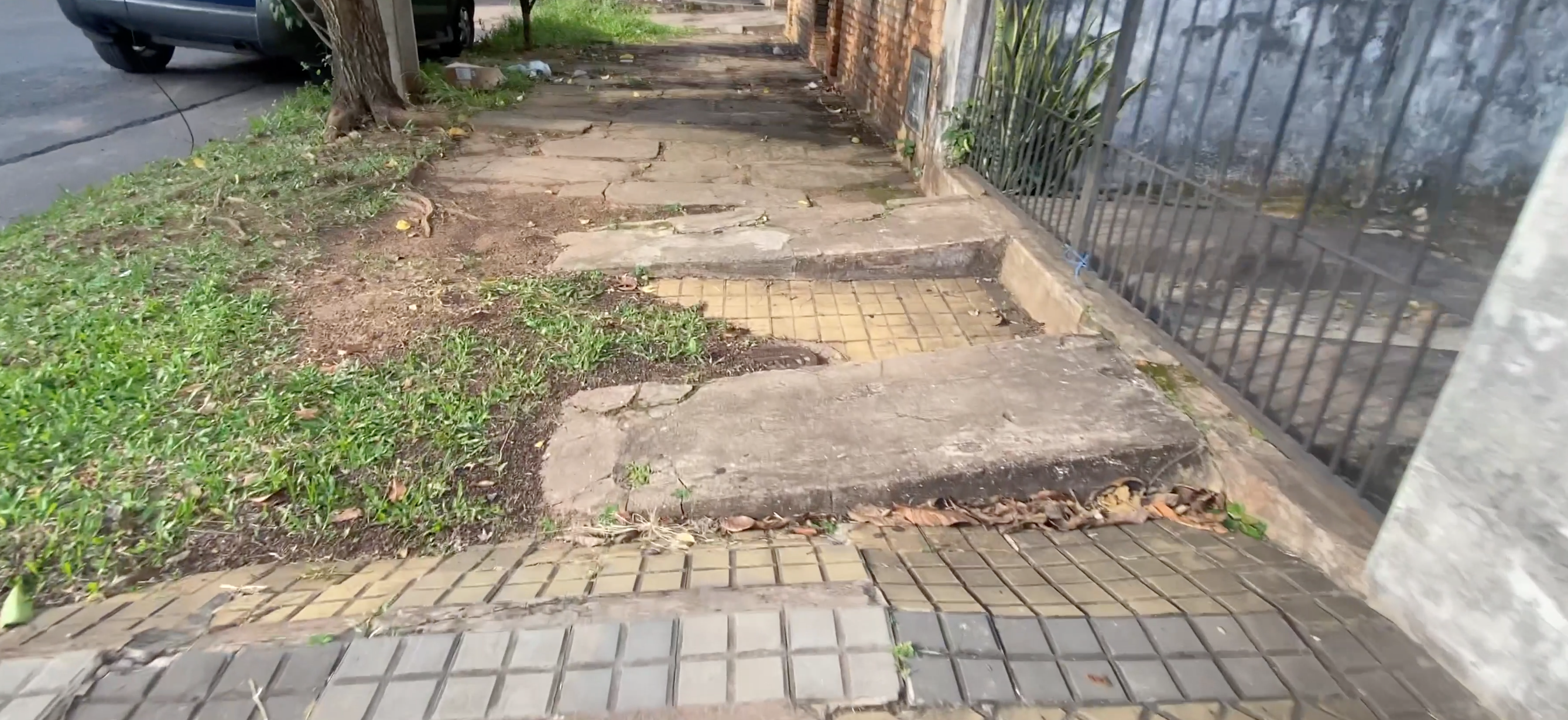 completely obstructed sidewalk in Villa Morra, Asunción
