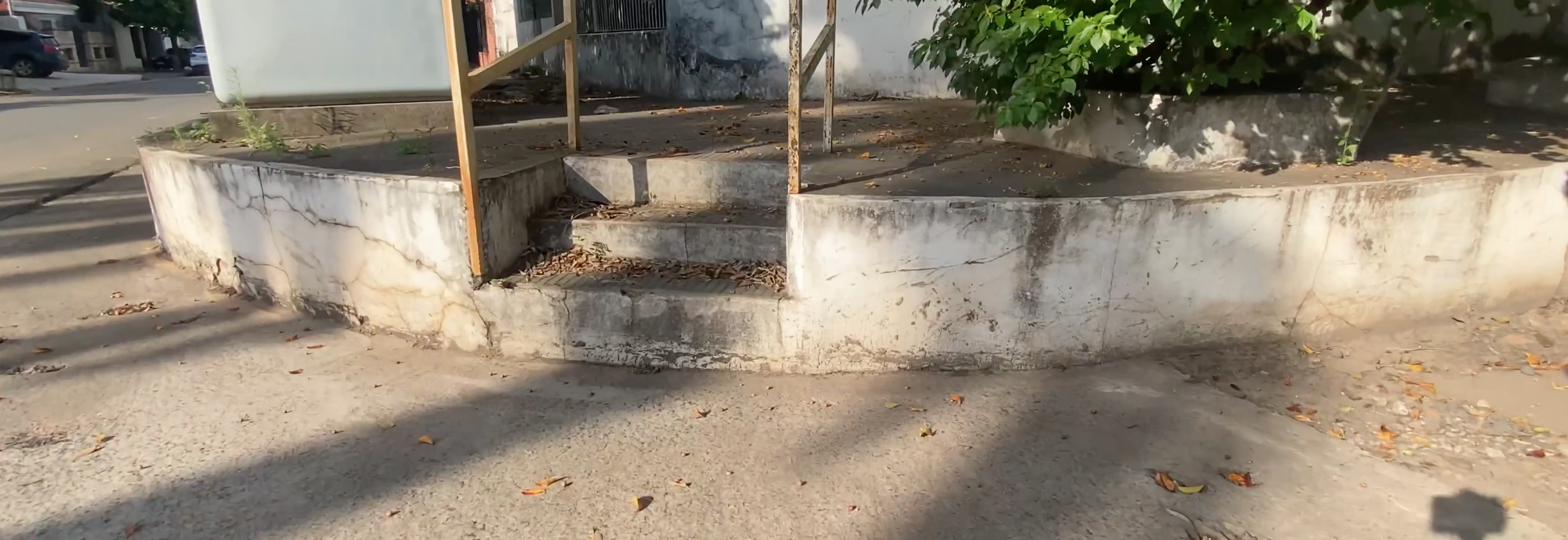 Sidewalk in Asunción inaccessible to handicap access due to 3 stairs
